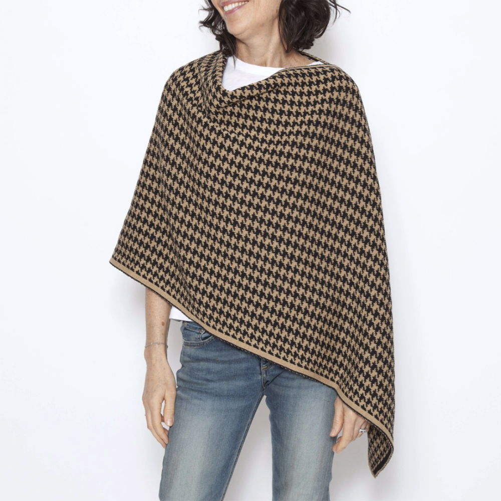 In2Green Houndstooth Poncho